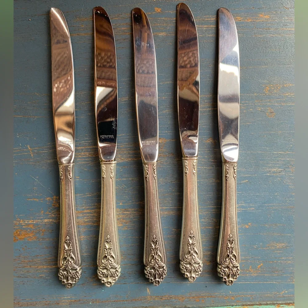 Five Queens Lace Silver Knives Set Fifteen Grams of Silver in Each Knife